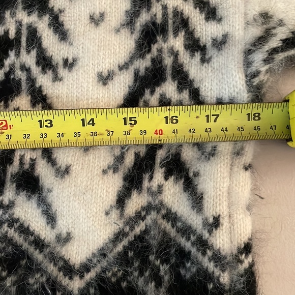 Gorgeous Rafaella Winter Sweater - Picture 6 of 8